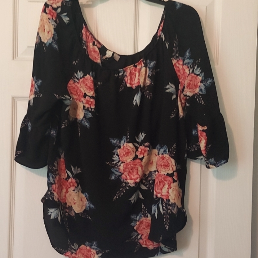 Beautiful u-neck black floral blouse